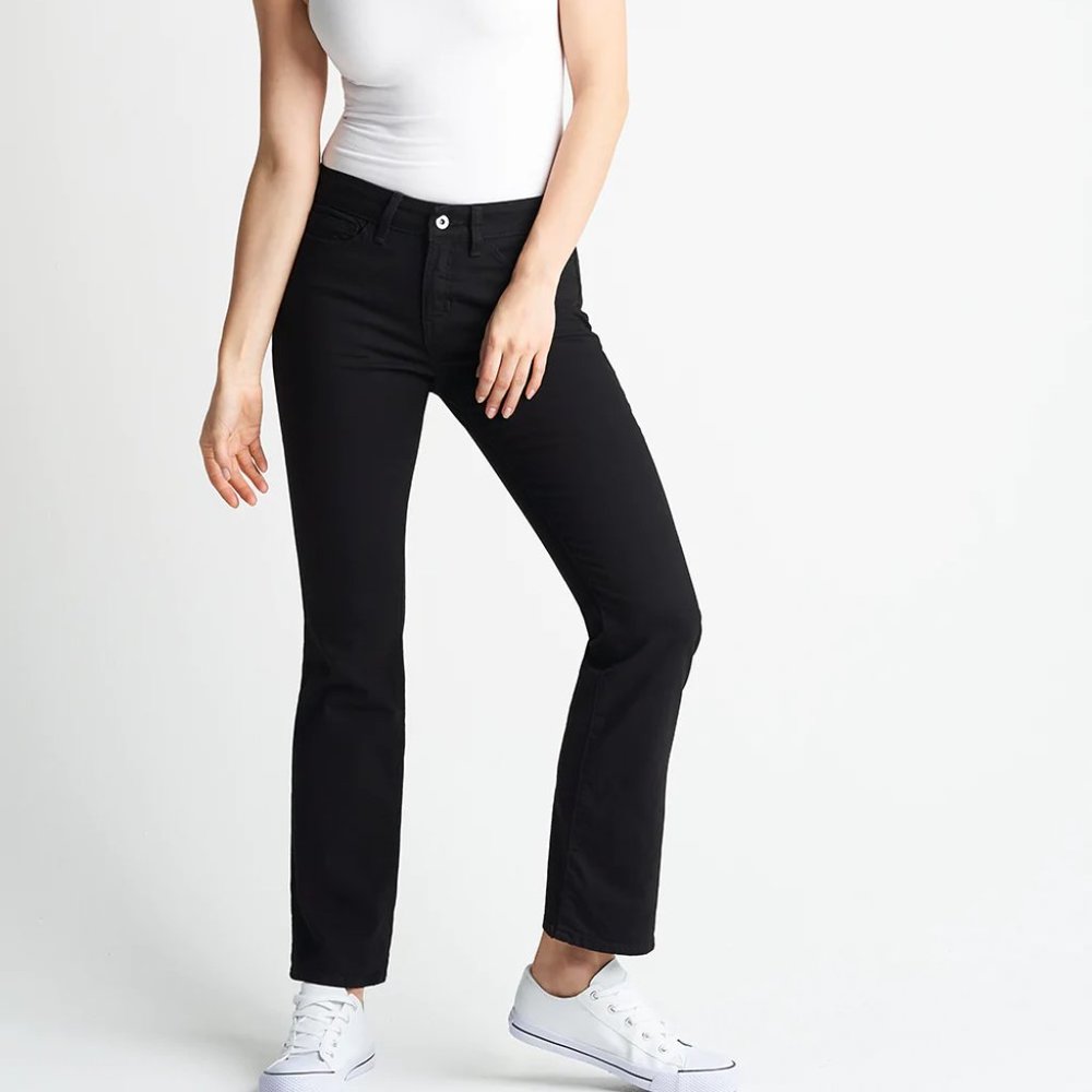 2 pairs Yummie bootcut jeans: 1 black and 1 blue, to be paid for separately.